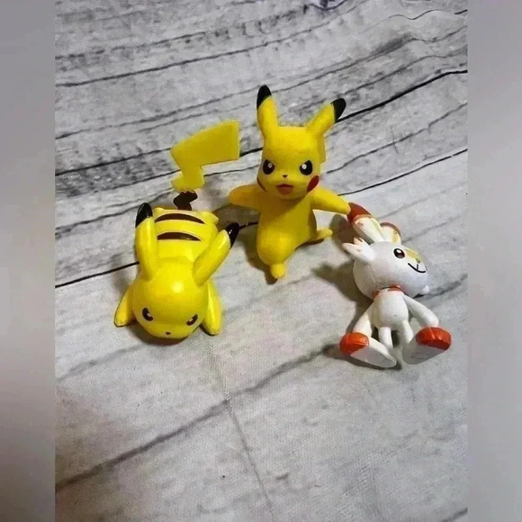 Pokemon toy bundle - Picture 1 of 2